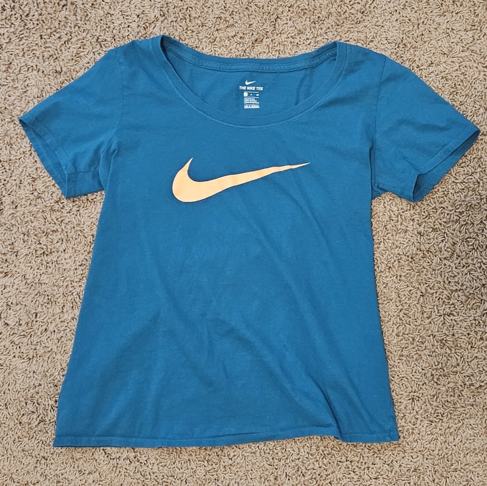 Nike Womens Tee